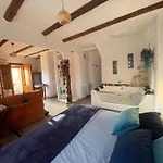 El Planeta Escondido מלון 3*